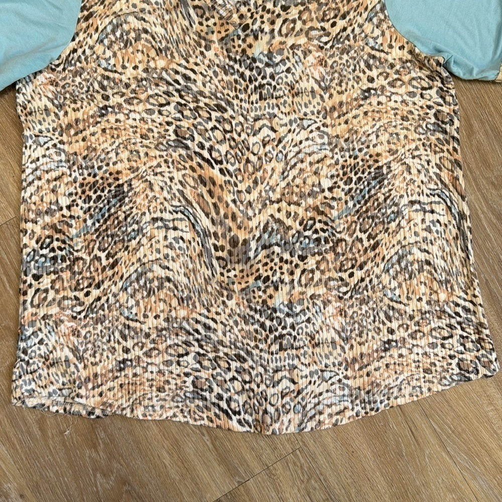 Now N Forever Blue and Animal Print Color Block Short Sleeved V-Neck Tee Shirt - Picture 4 of 8